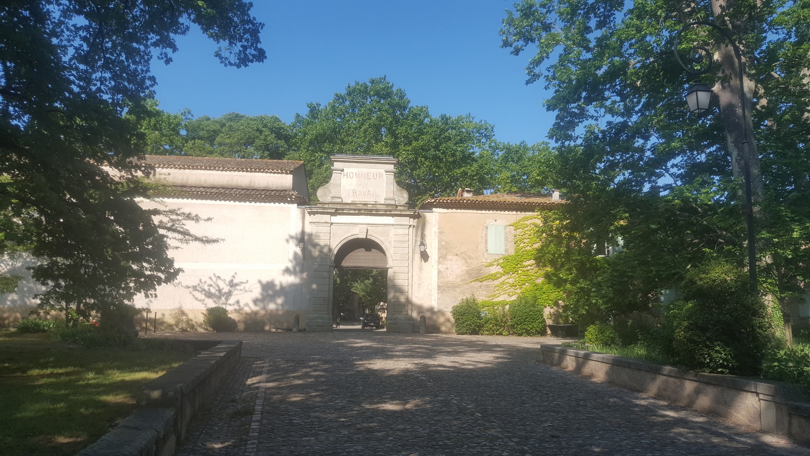 Porte d'entrée de Villeneuvette Porte d'entrée de Villeneuvette